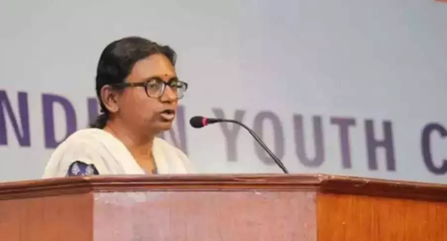 Telangana: मीनाक्षी ने गांधी भवन से बैनर हटाने का आदेश दिया Telangana: मीनाक्षी ने गांधी भवन से बैनर हटाने का आदेश दिया
