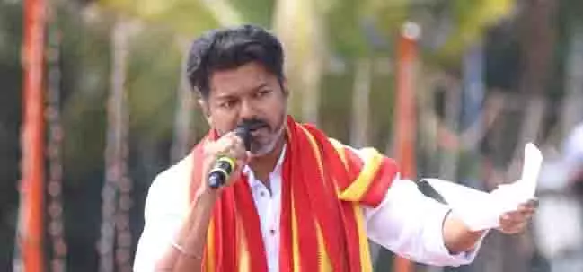 विजय AIADMK के साथ गठबंधन नहीं करने पर अड़े हुए विजय AIADMK के साथ गठबंधन नहीं करने पर अड़े हुए