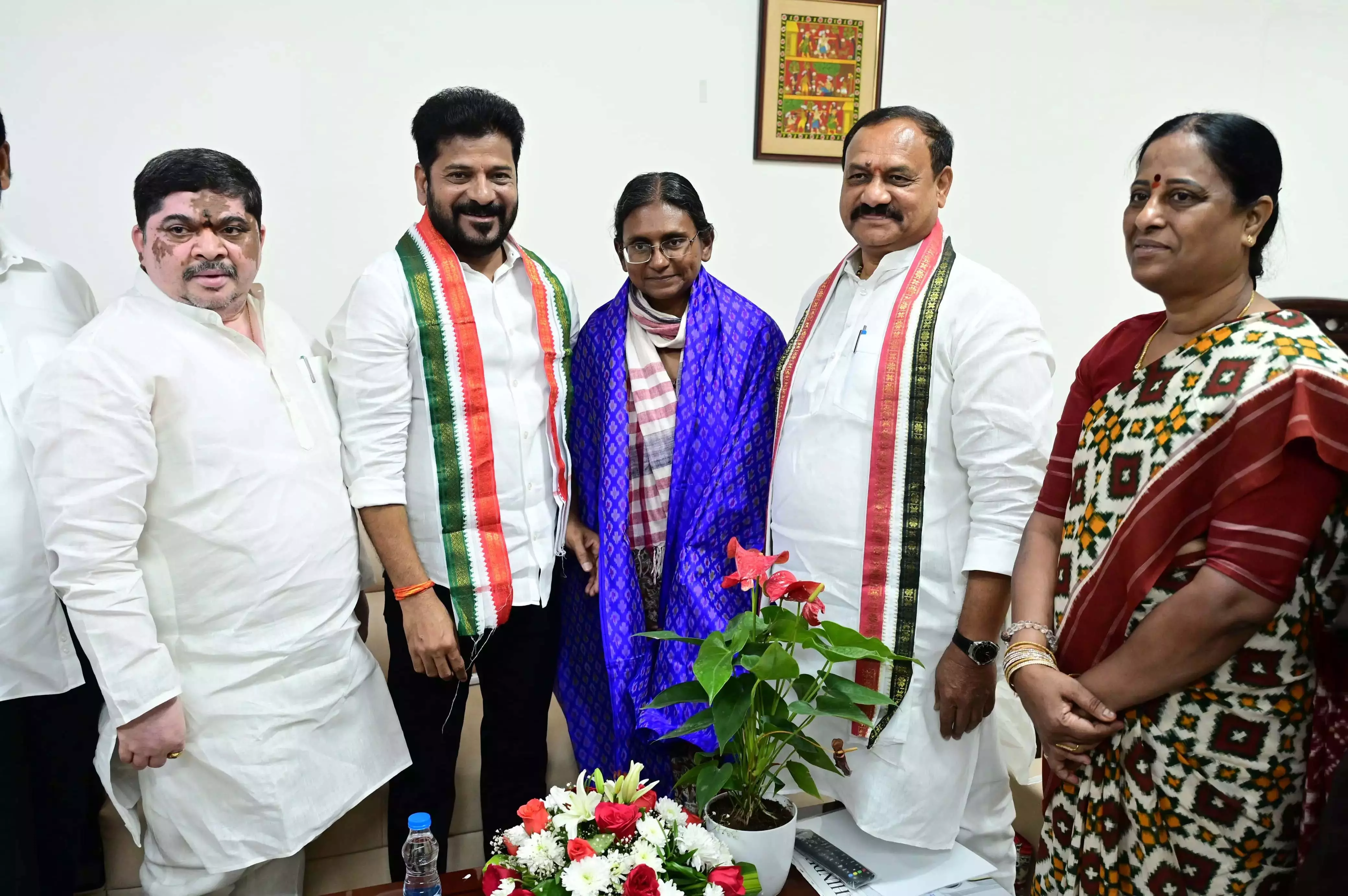 रेवंत रेड्डी ने AICC तेलंगाना प्रभारी मीनाक्षी नटराजन से मुलाकात की रेवंत रेड्डी ने AICC तेलंगाना प्रभारी मीनाक्षी नटराजन से मुलाकात की