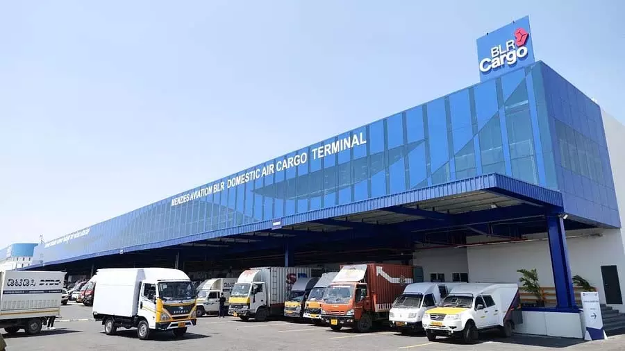BLR एयरपोर्ट ने भारत के सबसे बड़े ग्रीनफील्ड घरेलू कार्गो टर्मिनल का अनावरण किया BLR एयरपोर्ट ने भारत के सबसे बड़े ग्रीनफील्ड घरेलू कार्गो टर्मिनल का अनावरण किया