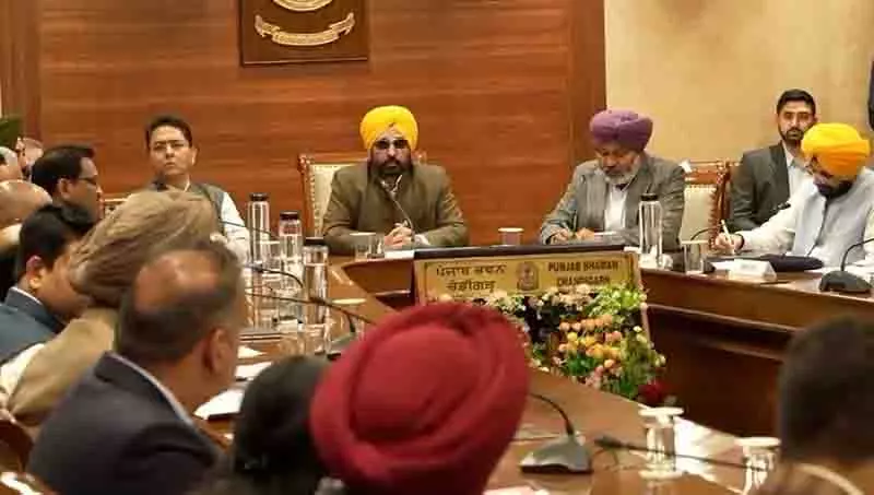 पंजाब ने नशे के खिलाफ जंग का ऐलान किया, CM Mann ने उच्च स्तरीय बैठक में नई नीति पेश की पंजाब ने नशे के खिलाफ जंग का ऐलान किया, CM Mann ने उच्च स्तरीय बैठक में नई नीति पेश की