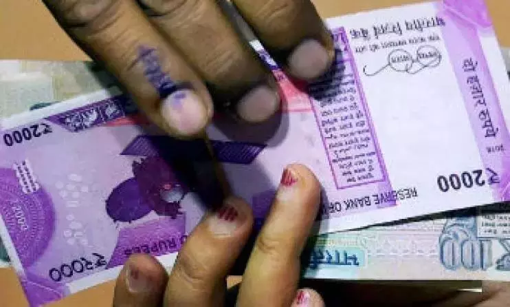 Telangana: चिट ऑपरेटर 70 करोड़ रुपये लेकर गायब हो गया Telangana: चिट ऑपरेटर 70 करोड़ रुपये लेकर गायब हो गया