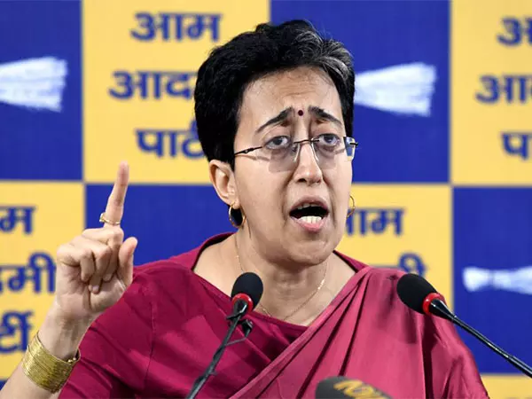 दिल्ली की विपक्ष की नेता आतिशी ने आप विधायकों के निलंबन पर स्पीकर विजेंद्र गुप्ता को लिखा पत्र दिल्ली की विपक्ष की नेता आतिशी ने आप विधायकों के निलंबन पर स्पीकर विजेंद्र गुप्ता को लिखा पत्र