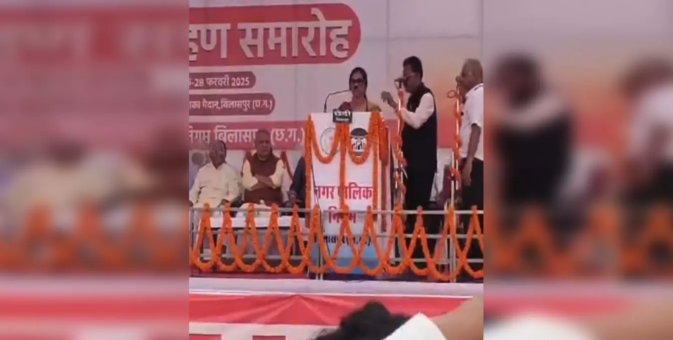 शपथ लेते ही चर्चा में आईं नव निर्वाचित महापौर शपथ लेते ही चर्चा में आईं नव निर्वाचित महापौर