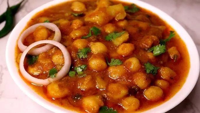 Halwai style आलू छोले की सब्जी, सिर्फ 10 मिनट में तयार Halwai style आलू छोले की सब्जी, सिर्फ 10 मिनट में तयार
