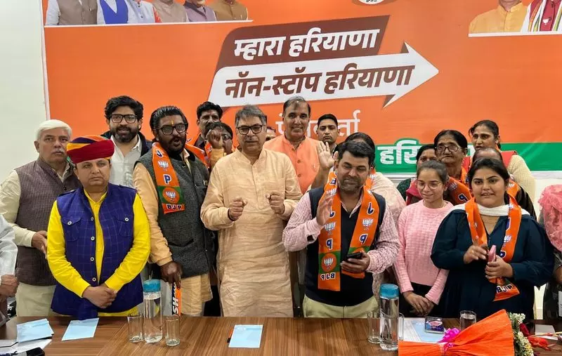 Haryana : मतदाताओं से जुड़ने के लिए छोटी-छोटी बैठकें करें Haryana : मतदाताओं से जुड़ने के लिए छोटी-छोटी बैठकें करें