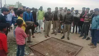 Sambhal: ग्राम नेहटा में सरकारी स्कूल का गेट गिरने से 9 वर्षीय बच्चे की दर्दनाक मौत हुई Sambhal: ग्राम नेहटा में सरकारी स्कूल का गेट गिरने से 9 वर्षीय बच्चे की दर्दनाक मौत हुई