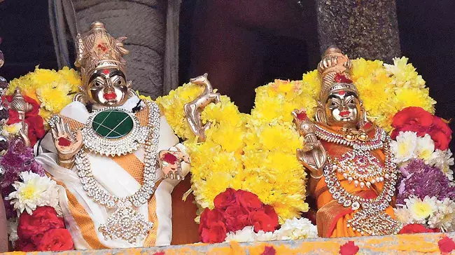 Andhra : श्रीशैल मल्लण्णा रथ पर सवार Andhra : श्रीशैल मल्लण्णा रथ पर सवार