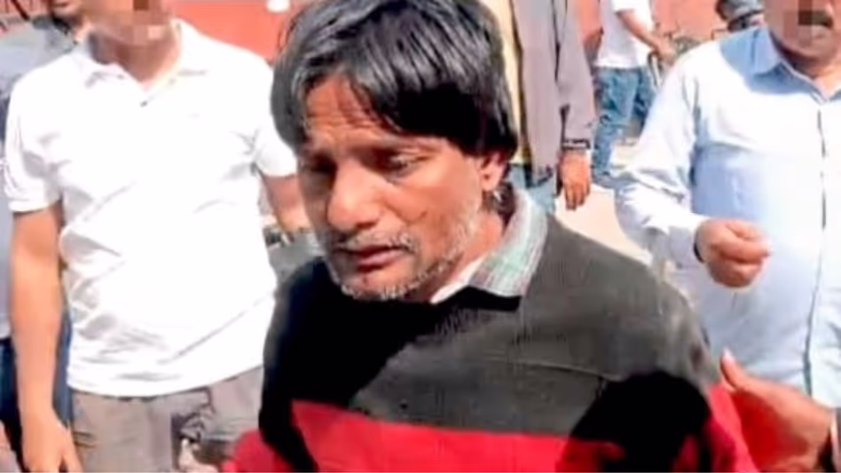 Assam : धुबरी पुलिस जवान पर क्रूर हमला, जनता ने चेन स्नैचर को काबू किया Assam : धुबरी पुलिस जवान पर क्रूर हमला, जनता ने चेन स्नैचर को काबू किया