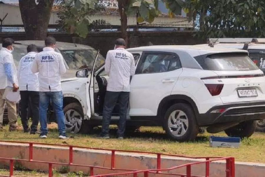सुतंद्र चटर्जी कार पीछा मामले में पहली गिरफ्तारी: अंडाल में SUV चालक गिरफ्तार सुतंद्र चटर्जी कार पीछा मामले में पहली गिरफ्तारी: अंडाल में SUV चालक गिरफ्तार