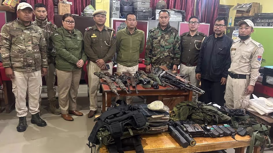 Manipur में हथियार समर्पण अभियान में तेजी, 109 और हथियार सौंपे गए Manipur में हथियार समर्पण अभियान में तेजी, 109 और हथियार सौंपे गए