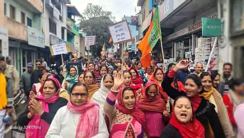 BJP ने थुरल अस्पताल में खराब स्वास्थ्य सेवाओं के विरोध में प्रदर्शन किया BJP ने थुरल अस्पताल में खराब स्वास्थ्य सेवाओं के विरोध में प्रदर्शन किया