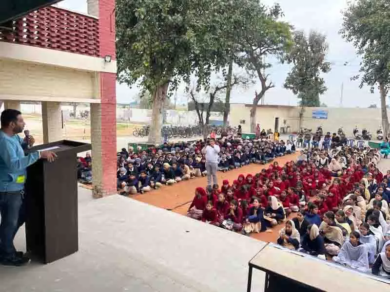 Ludhiana: छात्रों को पर्यावरण अनुकूल परिसर बनाने के लिए प्रोत्साहित किया Ludhiana: छात्रों को पर्यावरण अनुकूल परिसर बनाने के लिए प्रोत्साहित किया
