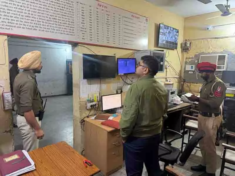 SSP ने सुधार व जोधां थाने का किया औचक निरीक्षण SSP ने सुधार व जोधां थाने का किया औचक निरीक्षण