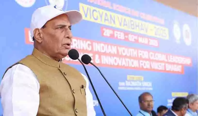 Rajnath Singh: चुनौतियों से निपटने के लिए उभरती प्रौद्योगिकियों में प्रशिक्षण लेने का आग्रह किया Rajnath Singh: चुनौतियों से निपटने के लिए उभरती प्रौद्योगिकियों में प्रशिक्षण लेने का आग्रह किया