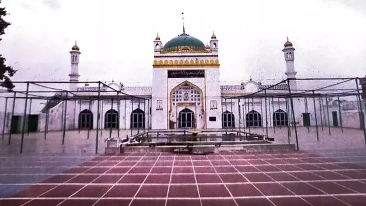 Allahabad हाईकोर्ट ने संभल में जामा मस्जिद की सफाई का आदेश दिया Allahabad हाईकोर्ट ने संभल में जामा मस्जिद की सफाई का आदेश दिया