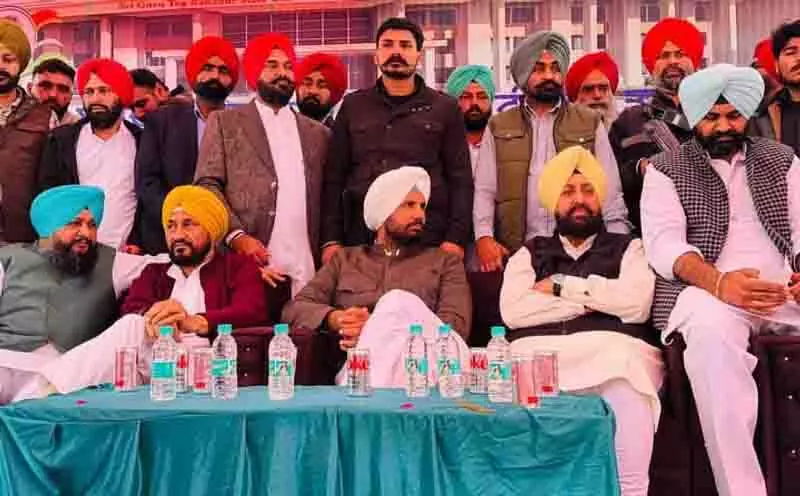 कांग्रेस नेताओं ने कहा कि AAP का दिल्ली नेतृत्व राज्य के खजाने पर बोझ है कांग्रेस नेताओं ने कहा कि AAP का दिल्ली नेतृत्व राज्य के खजाने पर बोझ है