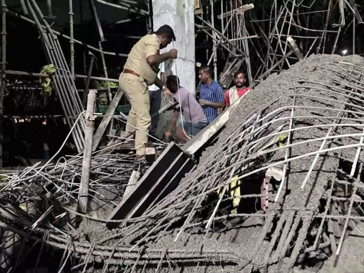 हैदराबाद University में पोर्टिको ढहने से 12 कर्मचारी घायल हैदराबाद University में पोर्टिको ढहने से 12 कर्मचारी घायल