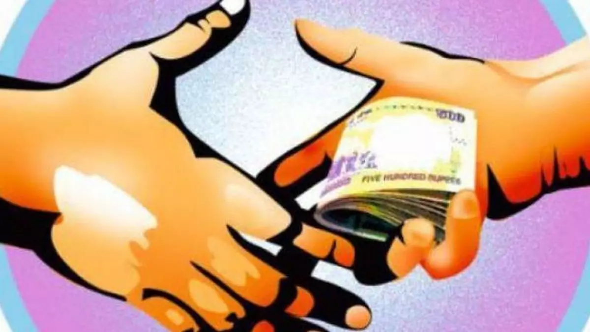 कोठागुडेम: सरकारी स्कूल का HM 20,000 रुपये की रिश्वत के मामले में ACB के शिकंजे में कोठागुडेम: सरकारी स्कूल का HM 20,000 रुपये की रिश्वत के मामले में ACB के शिकंजे में