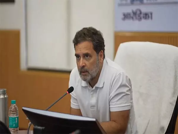 NCSC के दो प्रमुख पद एक साल से अधिक समय से खाली पड़े होने को लेकर राहुल गांधी ने केंद्र पर निशाना साधा NCSC के दो प्रमुख पद एक साल से अधिक समय से खाली पड़े होने को लेकर राहुल गांधी ने केंद्र पर निशाना साधा