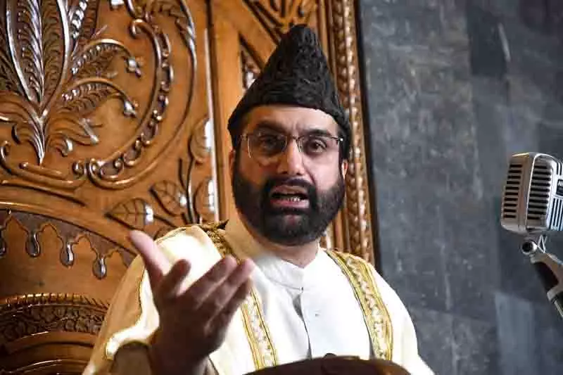 Mirwaiz को जामा मस्जिद में ससुर के जनाजे की नमाज पढ़ाने से रोका गया Mirwaiz को जामा मस्जिद में ससुर के जनाजे की नमाज पढ़ाने से रोका गया
