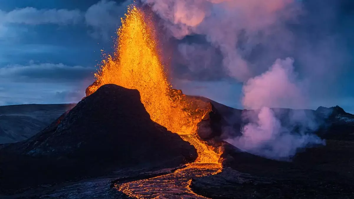 Volcanoes: भूविज्ञान और भयंकर विशेषताओं के बारे में तथ्य Volcanoes: भूविज्ञान और भयंकर विशेषताओं के बारे में तथ्य