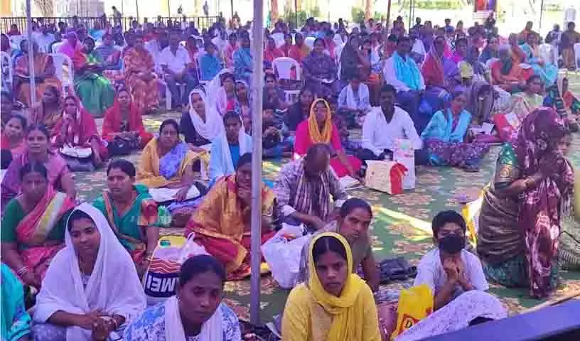 Khammam में करुणागिरि तीर्थ उत्सव में बड़ी संख्या में श्रद्धालु शामिल हुए Khammam में करुणागिरि तीर्थ उत्सव में बड़ी संख्या में श्रद्धालु शामिल हुए