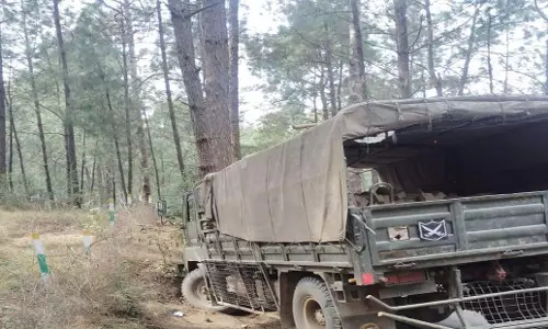 J&K: राजौरी में सेना के वाहन पर आतंकवादियों ने हमला किया