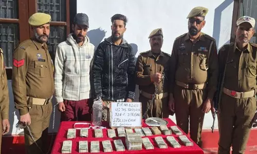 J&K: बैंक चोरी मामले में दो गिरफ्तार J&K: बैंक चोरी मामले में दो गिरफ्तार