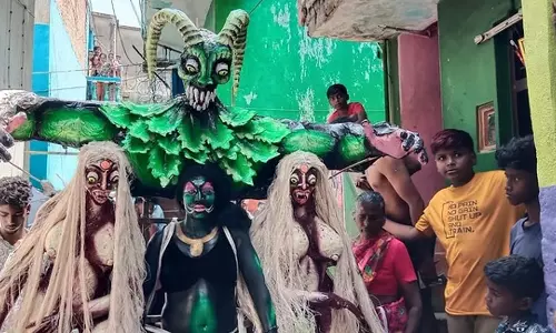 वेल्लोर में कब्र लूट उत्सव - हजारों लोग जुटे