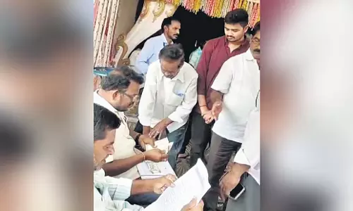 Andhra: स्नातक एमएलसी चुनाव में नकदी वितरण के आरोप