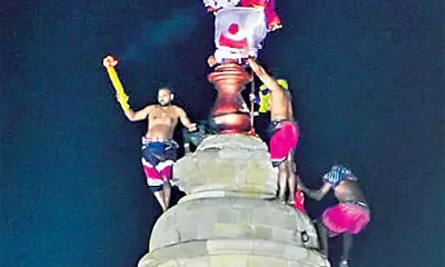 Odisha: लिंगराज परिसर शिव के नाम के मधुर जाप से भरा हुआ