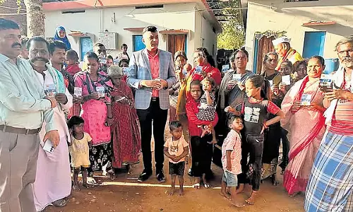 जिला मजिस्ट्रेट ने नगर निगम कर्मियों को VIP पास देकर चौंकाया जिला मजिस्ट्रेट ने नगर निगम कर्मियों को VIP पास देकर चौंकाया
