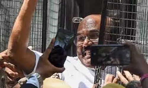 पूर्व मंत्री जयकुमार को विरोध प्रदर्शन के लिए गिरफ्तार किया गया पूर्व मंत्री जयकुमार को विरोध प्रदर्शन के लिए गिरफ्तार किया गया