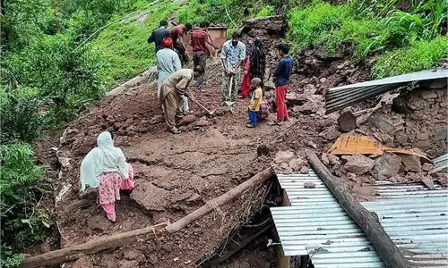 Jammu-Kashmir: हिमस्खलन से 2 इमारतें क्षतिग्रस्त, इलाके में अलर्ट जारी