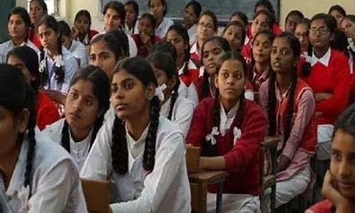 तेलंगाना सरकार ने स्कूलों में तेलुगु को अनिवार्य विषय के रूप में पढ़ाने के आदेश जारी किए तेलंगाना सरकार ने स्कूलों में तेलुगु को अनिवार्य विषय के रूप में पढ़ाने के आदेश जारी किए