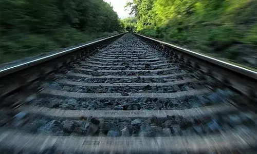 Kerala : रेलवे ट्रैक पर तीन महिलाओं के शव मिले, आत्महत्या का संदेह