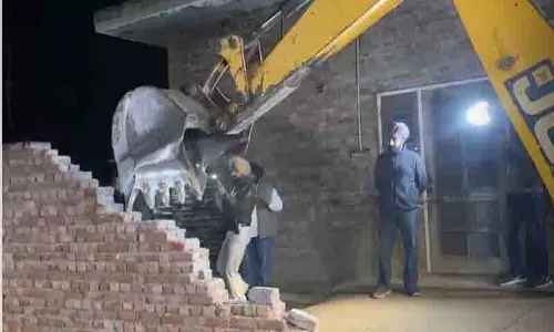 Ludhiana के सरपंच और अन्य कार्यकर्ताओं को धमकाने वाले ड्रग व्यापारियों पर पुलिस ने कार्रवाई की Ludhiana के सरपंच और अन्य कार्यकर्ताओं को धमकाने वाले ड्रग व्यापारियों पर पुलिस ने कार्रवाई की