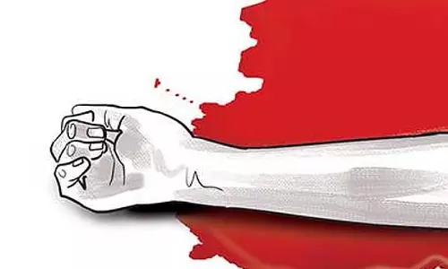 Odisha में प्रेम त्रिकोण के चलते किशोर की हत्या, दो गिरफ्तार Odisha में प्रेम त्रिकोण के चलते किशोर की हत्या, दो गिरफ्तार