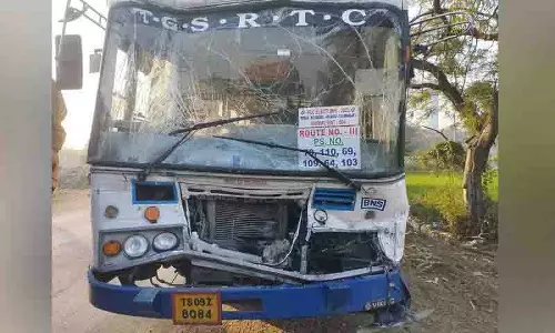 तेलंगाना MLC चुनाव, करीमनगर में सड़क दुर्घटना में मतदान कर्मी घायल