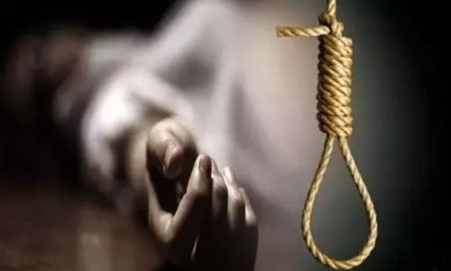 Ranchi: दो हत्या के आरोपी युवक का फांसी के फंदे से लटका शव बरामद Ranchi: दो हत्या के आरोपी युवक का फांसी के फंदे से लटका शव बरामद