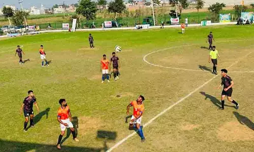 Village के लोग खेलों के माध्यम से नशे से लड़ रहे