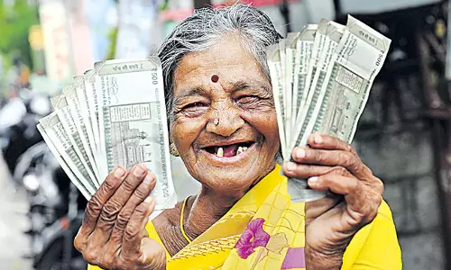 Andhra प्रदेश में पेंशन वितरण में आसानी