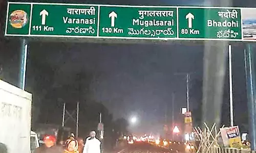 कुंभ मेले के रास्ते में तेलुगु बोर्ड ,सांसद कालीसेट्टी ने UP CM को धन्यवाद दिया कुंभ मेले के रास्ते में तेलुगु बोर्ड ,सांसद कालीसेट्टी ने UP CM को धन्यवाद दिया