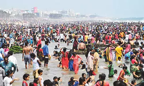 Andhra: तट पर भक्ति की धारा बह रही Andhra: तट पर भक्ति की धारा बह रही
