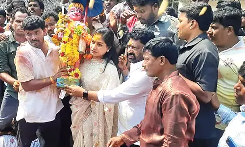 Andhra: मंत्री अनीता ने नुकताथा मूर्ति की पूजा अर्चना की
