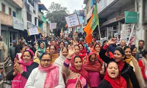 BJP ने थुरल अस्पताल में खराब स्वास्थ्य सेवाओं के विरोध में प्रदर्शन किया BJP ने थुरल अस्पताल में खराब स्वास्थ्य सेवाओं के विरोध में प्रदर्शन किया