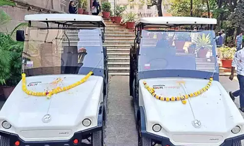 Telangana HC में दिव्यांगों के लिए दो छोटी गाड़ियां पेश की गईं