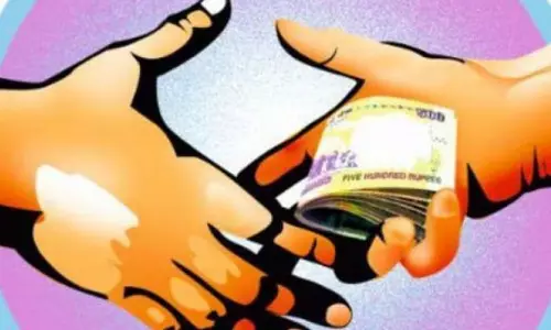 कोठागुडेम: सरकारी स्कूल का HM 20,000 रुपये की रिश्वत के मामले में ACB के शिकंजे में