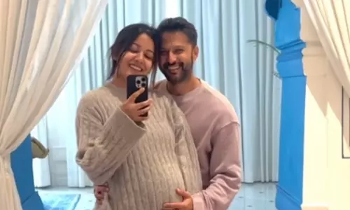 Ishita Dutta ने अपने बेबी बंप को फ्लॉन्ट किया